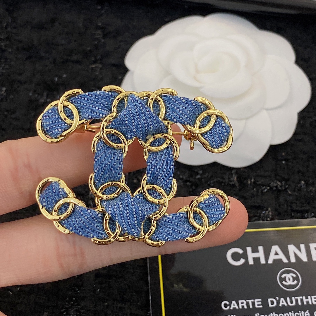 BCB012 Metal fabric CC brooch - ccjewelryacc