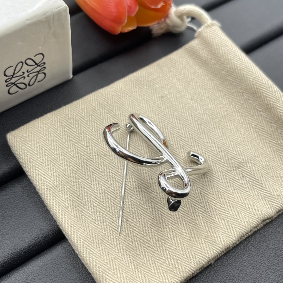 BLB001 L letter GOLD Logo brooch - ccjewelryacc