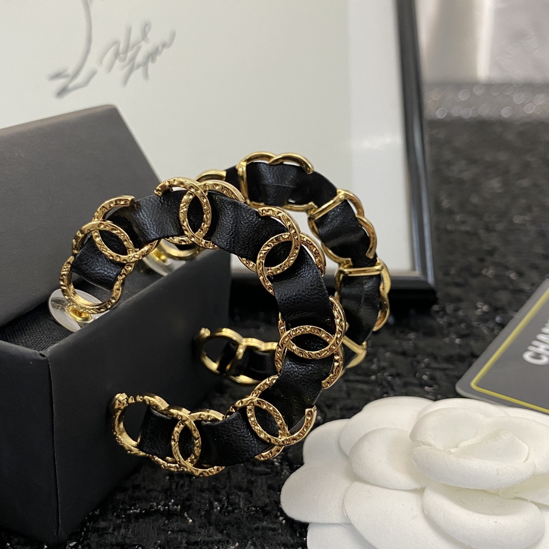 CCE884 Metal leater CC hook earrings - ccjewelryacc