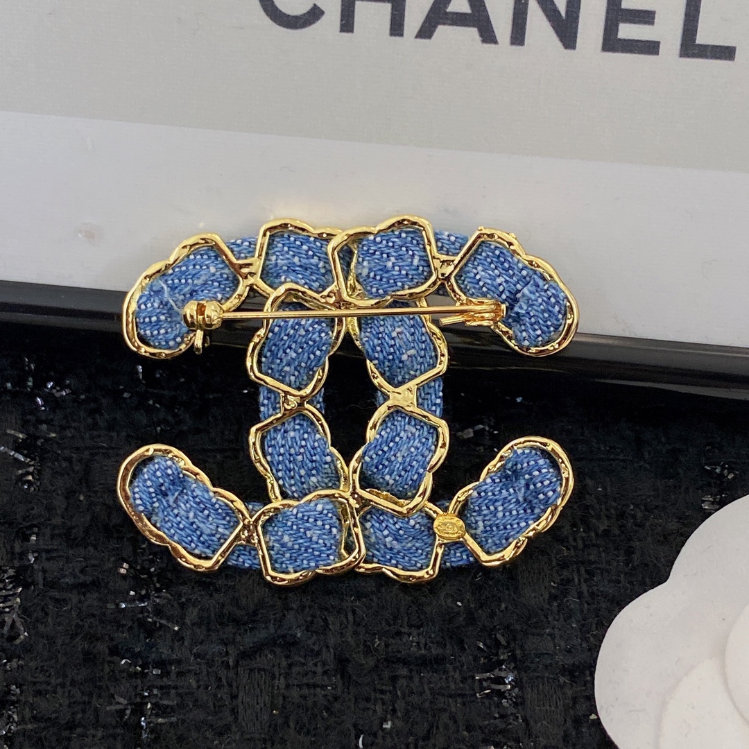 BCB012 Metal fabric CC brooch - ccjewelryacc