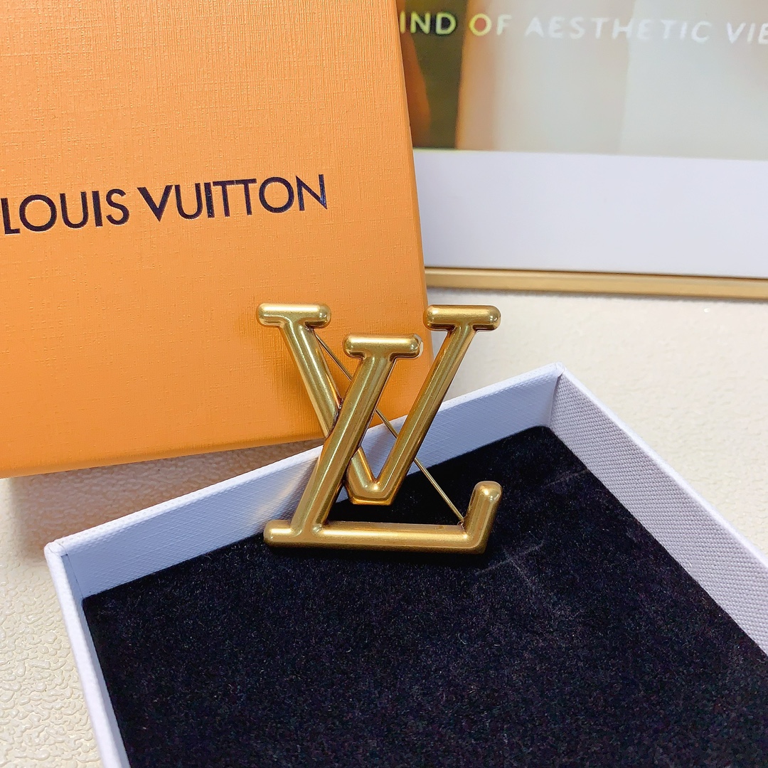LVB003 louis lapel pin in metal - ccjewelryacc