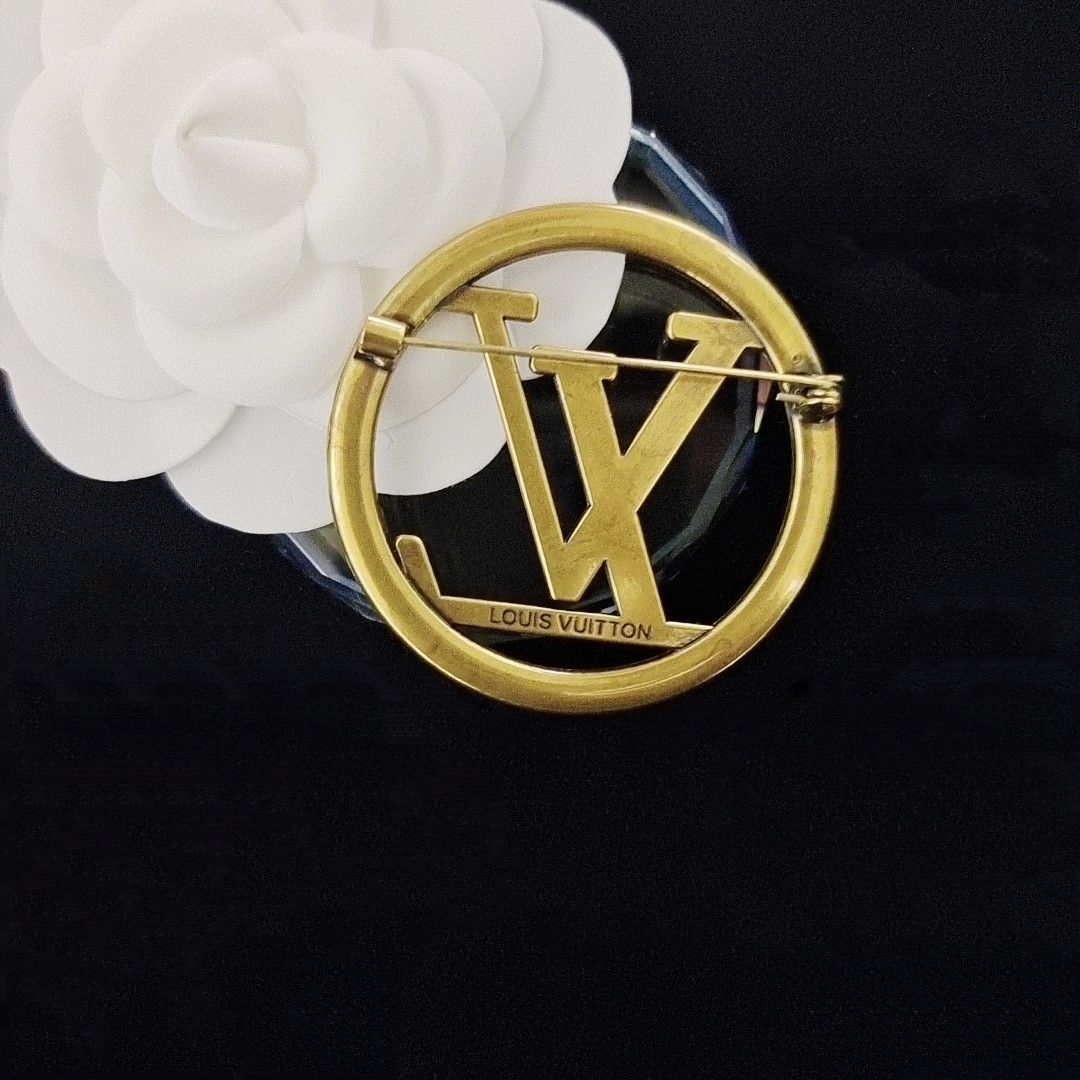 LVB011 VL LOGO BROOCH PIN in Metal - ccjewelryacc