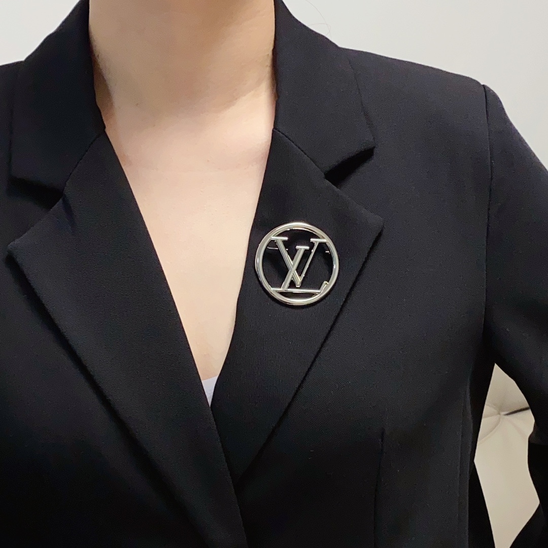 LVB011 VL LOGO BROOCH PIN in Metal - ccjewelryacc