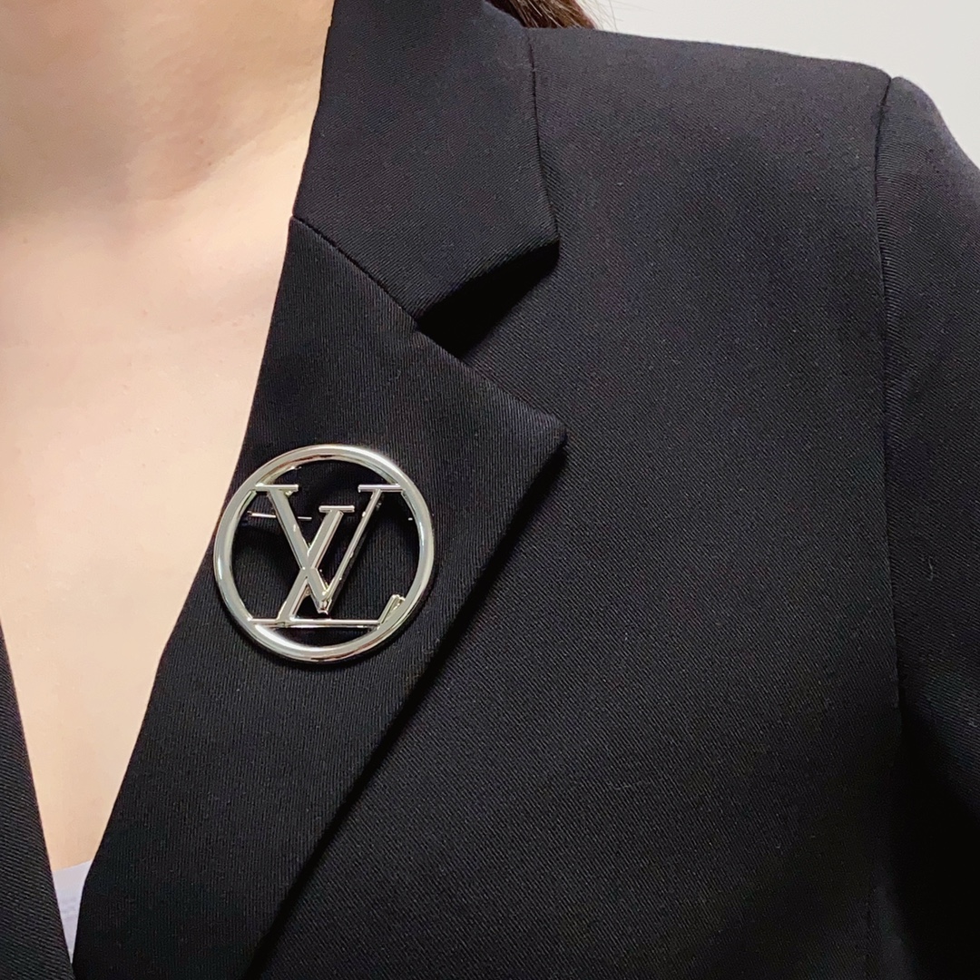 LVB011 VL LOGO BROOCH PIN in Metal - ccjewelryacc