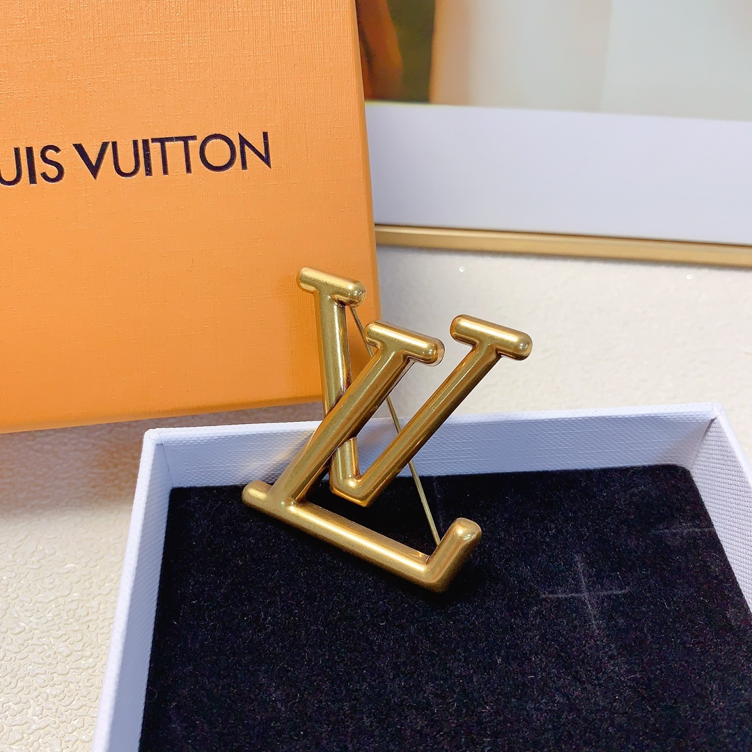 LVB003 louis lapel pin in metal - ccjewelryacc