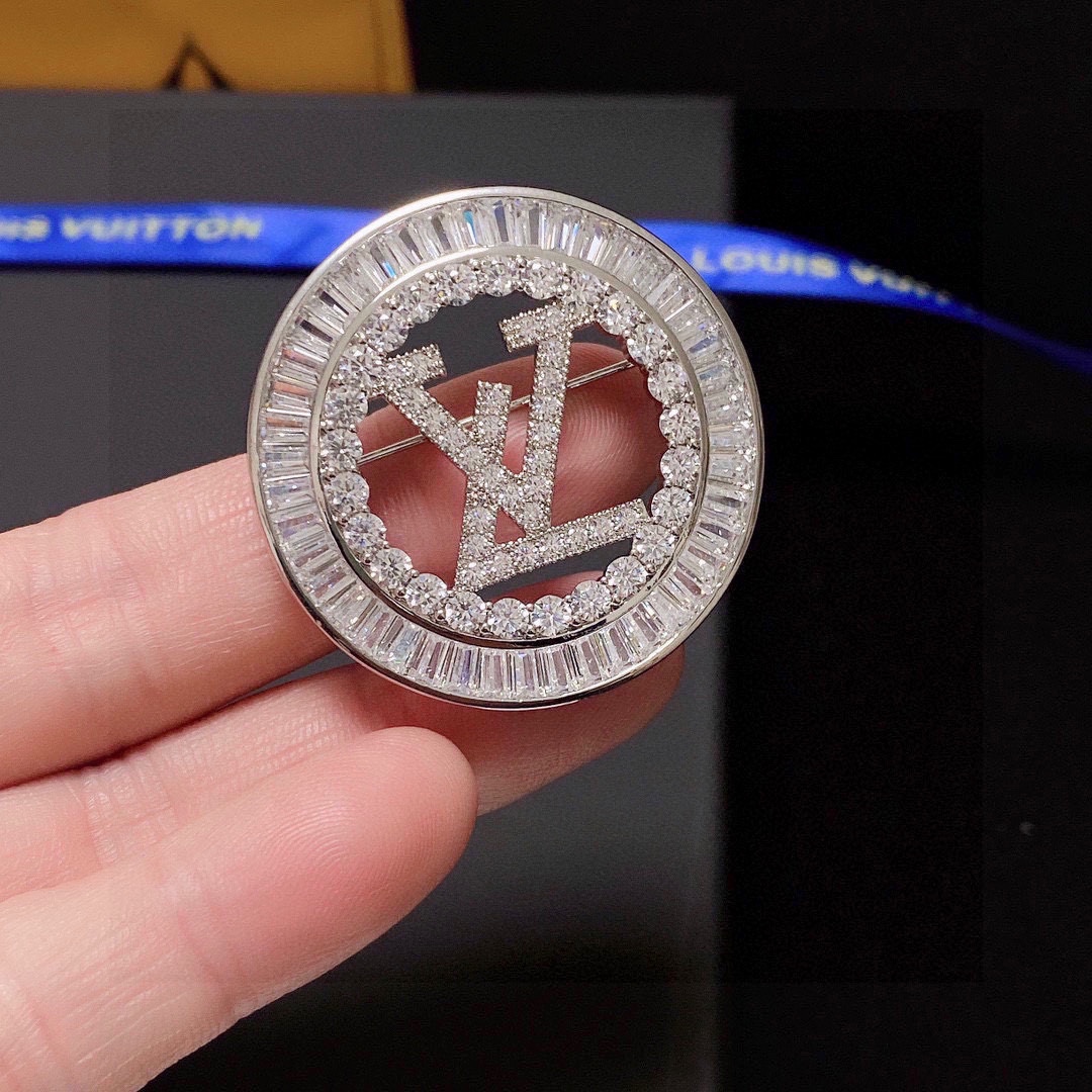 LVB013 Rhinestone VL LOGO Brooch - ccjewelryacc
