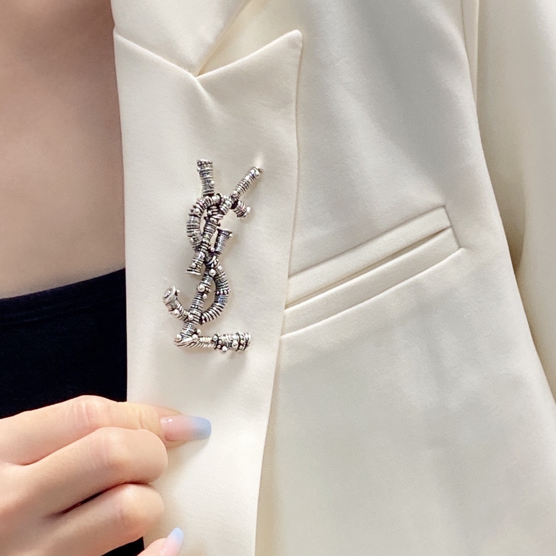 BYB036 YVES LSY LOGO Brooch pin - ccjewelryacc