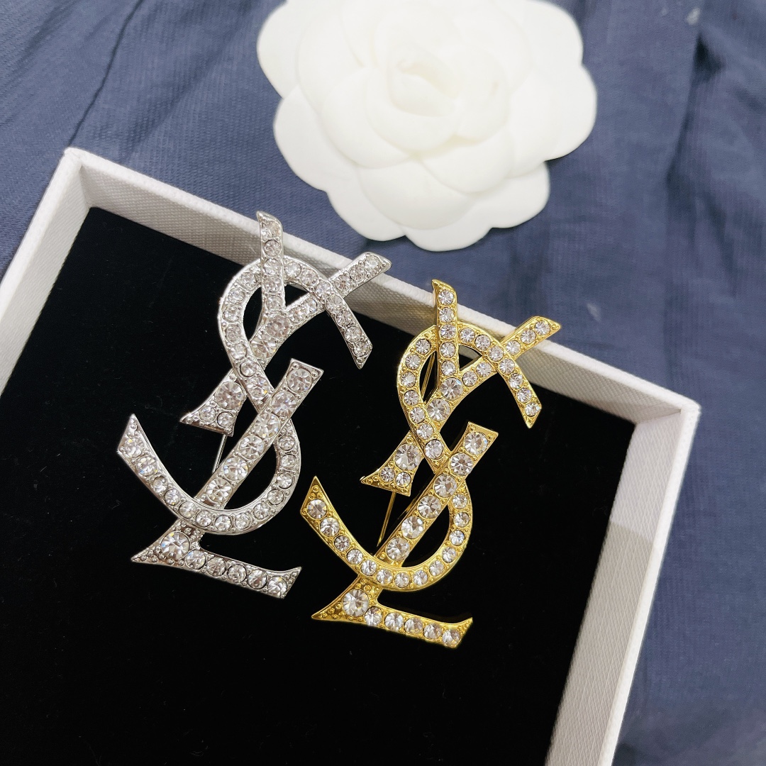 BYB050 YVES LSY LOGO Brooch pin in metal and rhinestone - ccjewelryacc