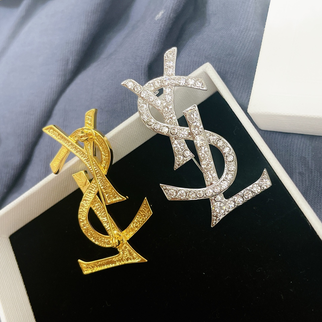 BYB050 YVES LSY LOGO Brooch pin in metal and rhinestone - ccjewelryacc