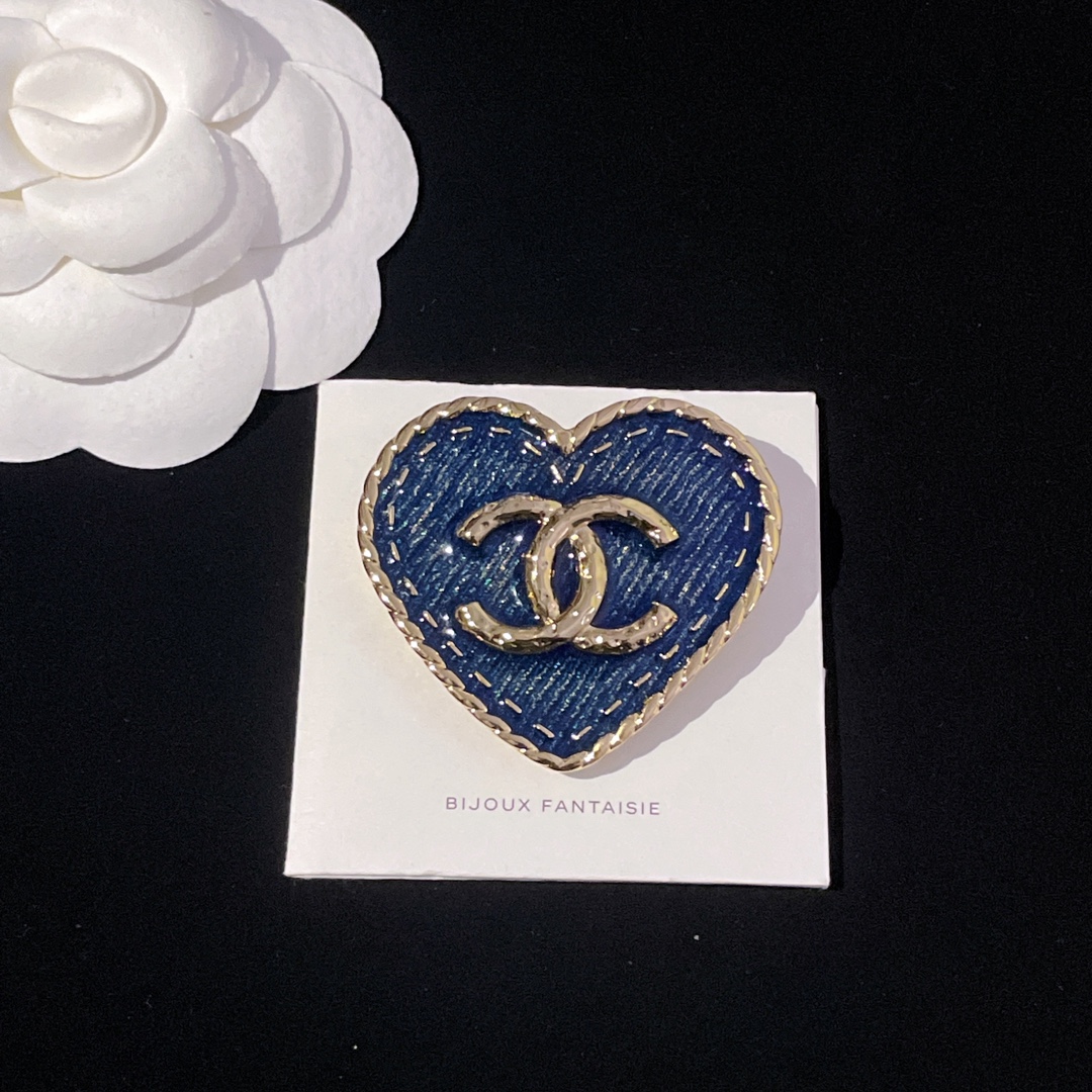 BCB318 Denim fabric texture Heart shape with CC logo brooch pin - ccjewelryacc