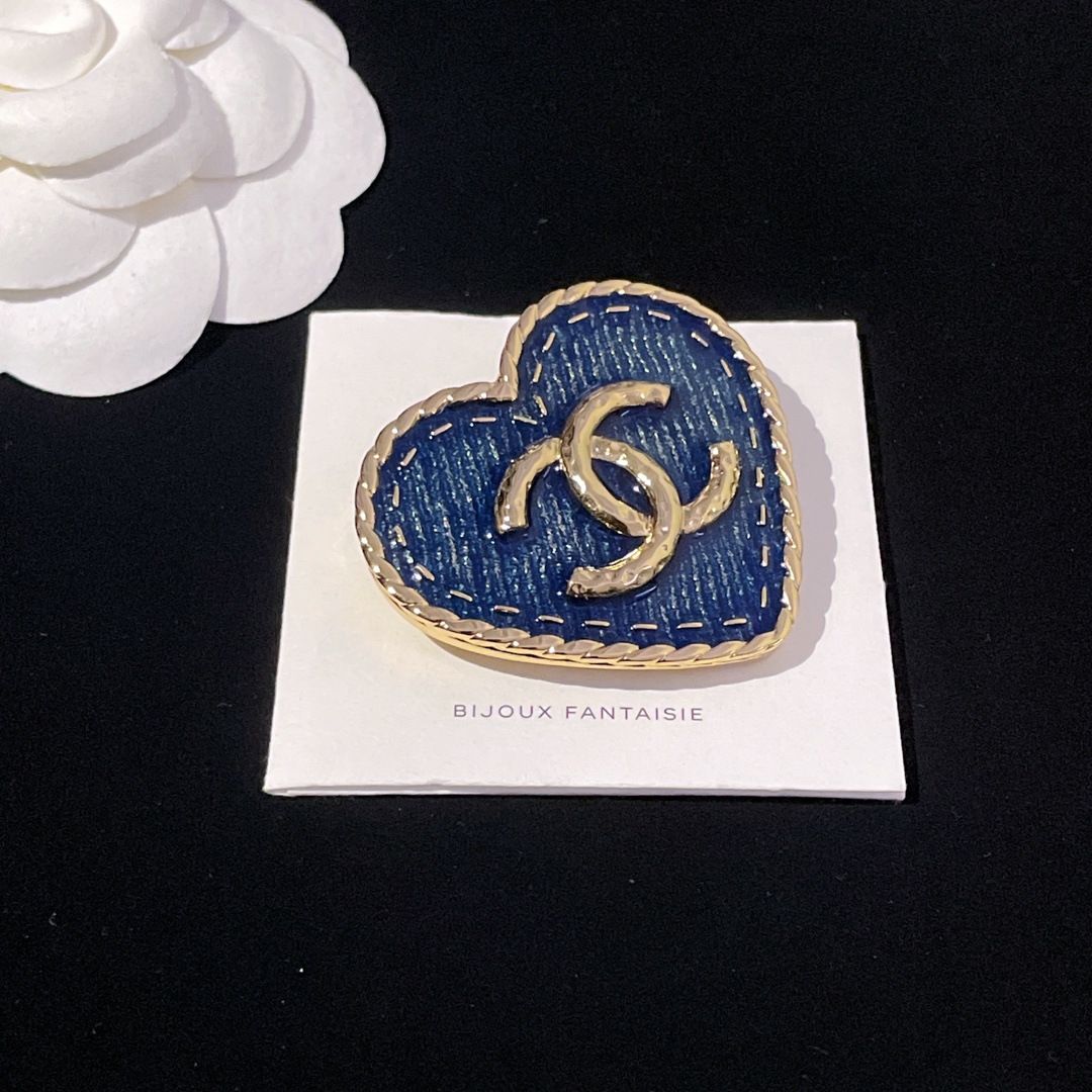 BCB318 Denim fabric texture Heart shape with CC logo brooch pin - ccjewelryacc