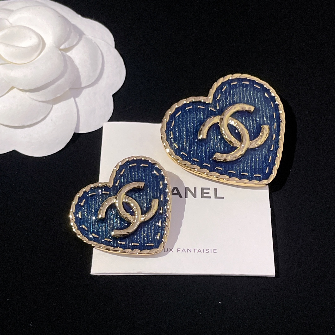 BCB318 Denim fabric texture Heart shape with CC logo brooch pin - ccjewelryacc