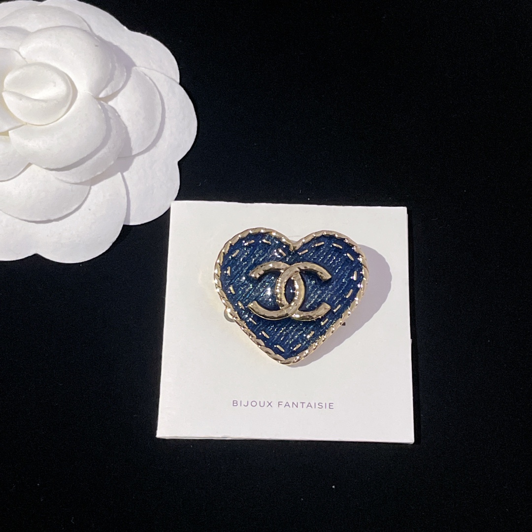 BCB318 Denim fabric texture Heart shape with CC logo brooch pin - ccjewelryacc