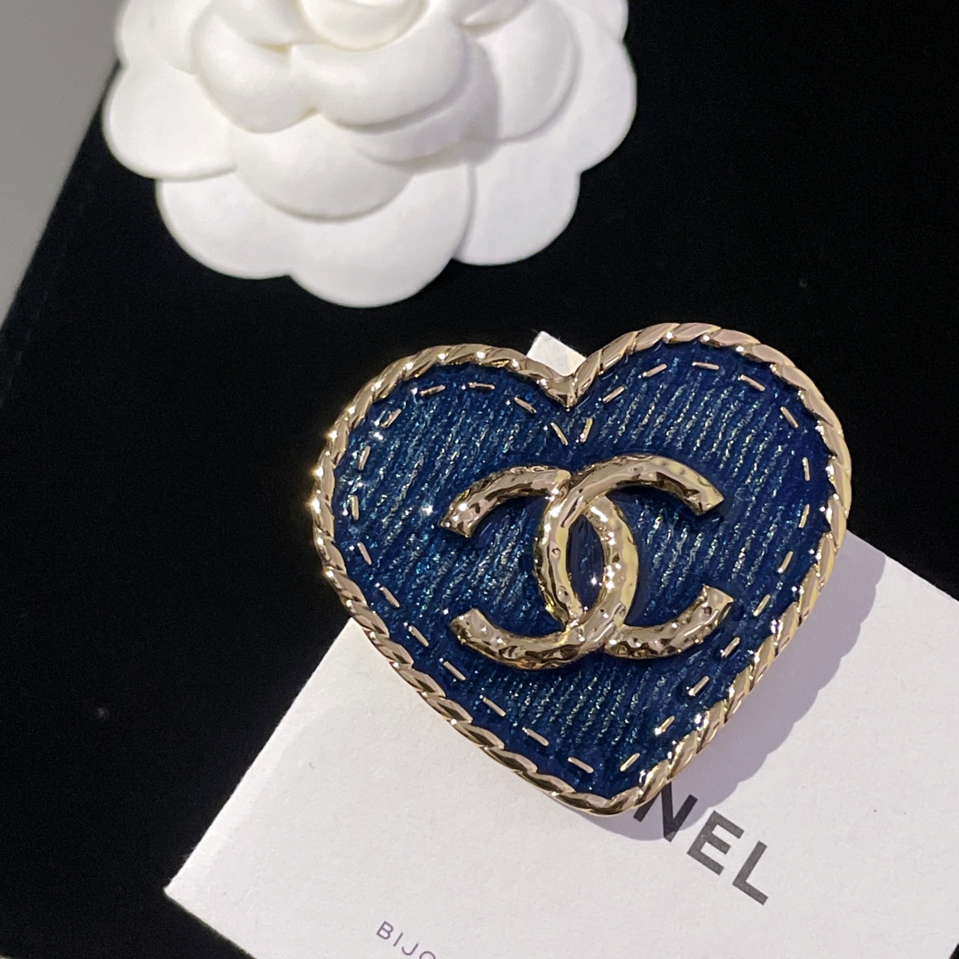 BCB318 Denim fabric texture Heart shape with CC logo brooch pin - ccjewelryacc