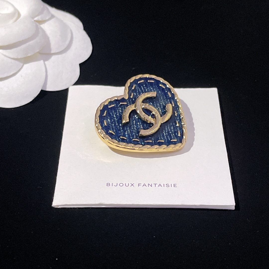 BCB318 Denim fabric texture Heart shape with CC logo brooch pin - ccjewelryacc