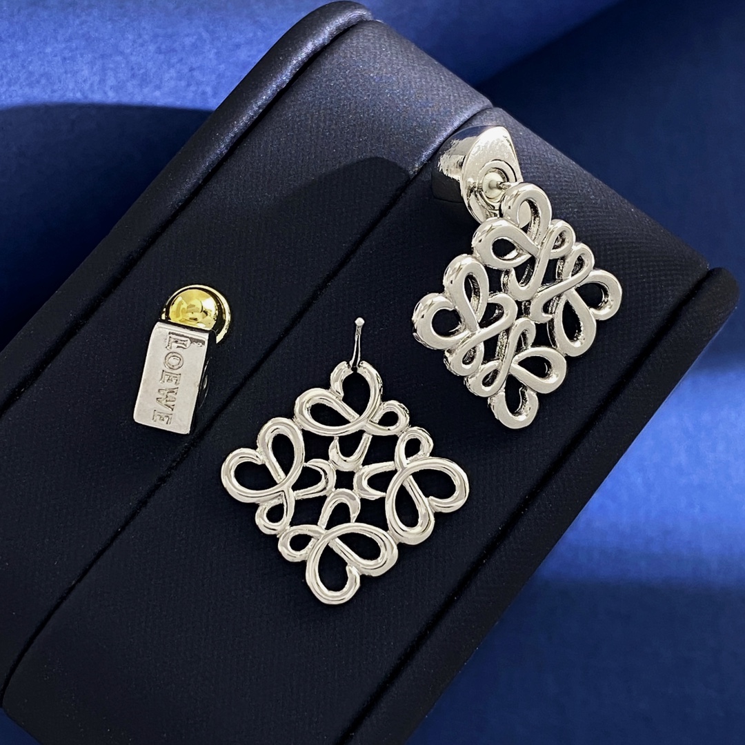 LWE056 Loewi Anagram logo Stud earring - ccjewelryacc