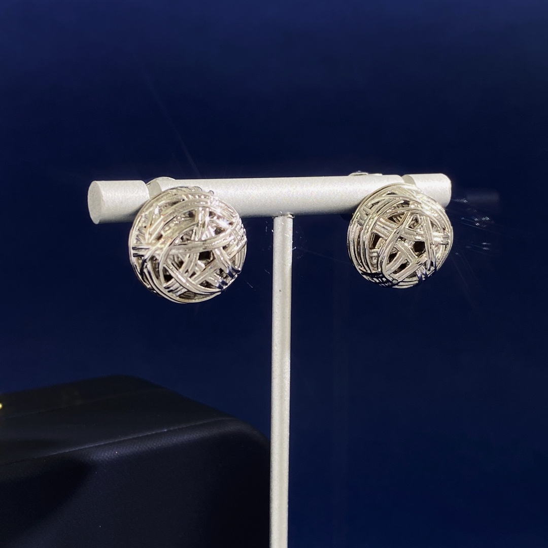 LWE017 Loewi tetherball stud earrings in metal - ccjewelryacc