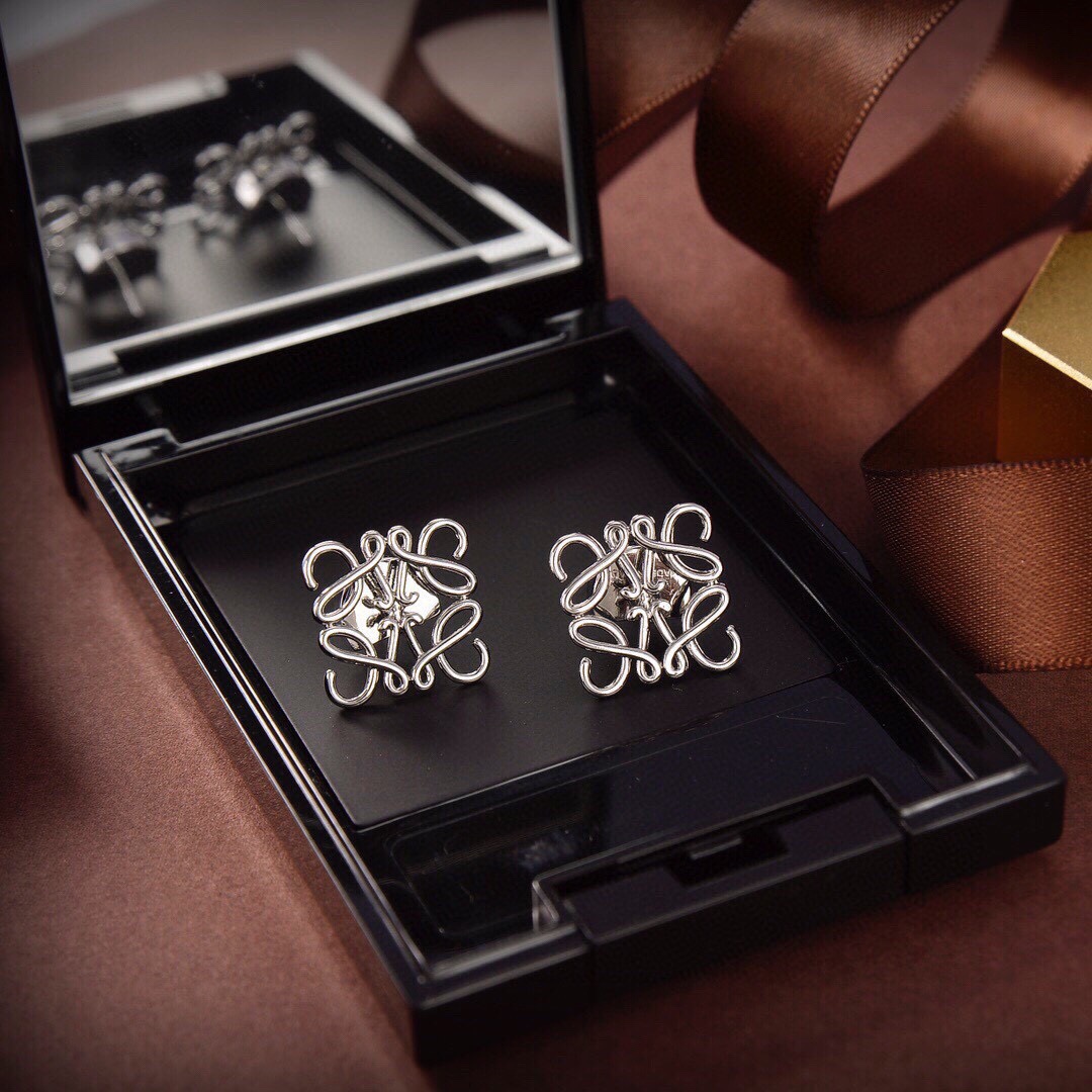 LWE011 LOEWI Anagram LOGO stud earring in metal gold plated - ccjewelryacc