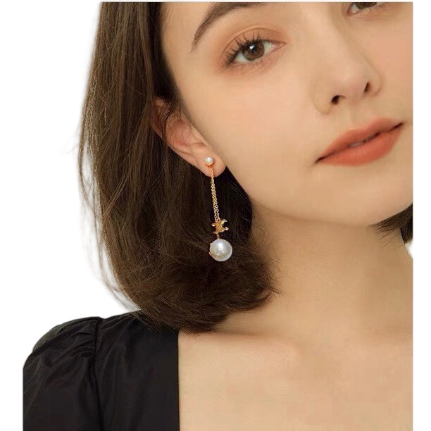CLE047 Triomphe Pearl drop earring in metal and pearl - ccjewelryacc