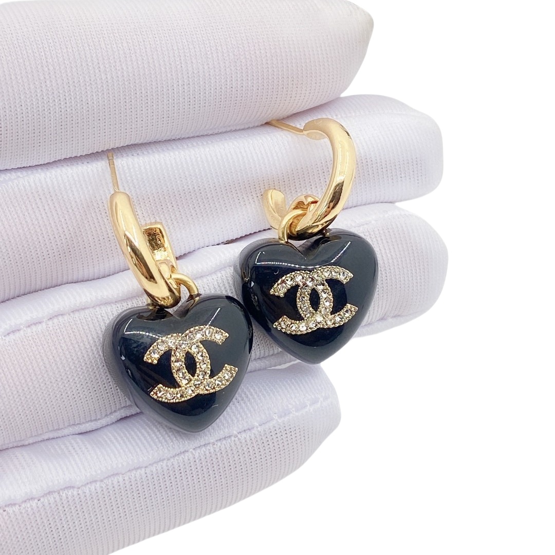 CCE100 Black heart CC hook earring - ccjewelryacc