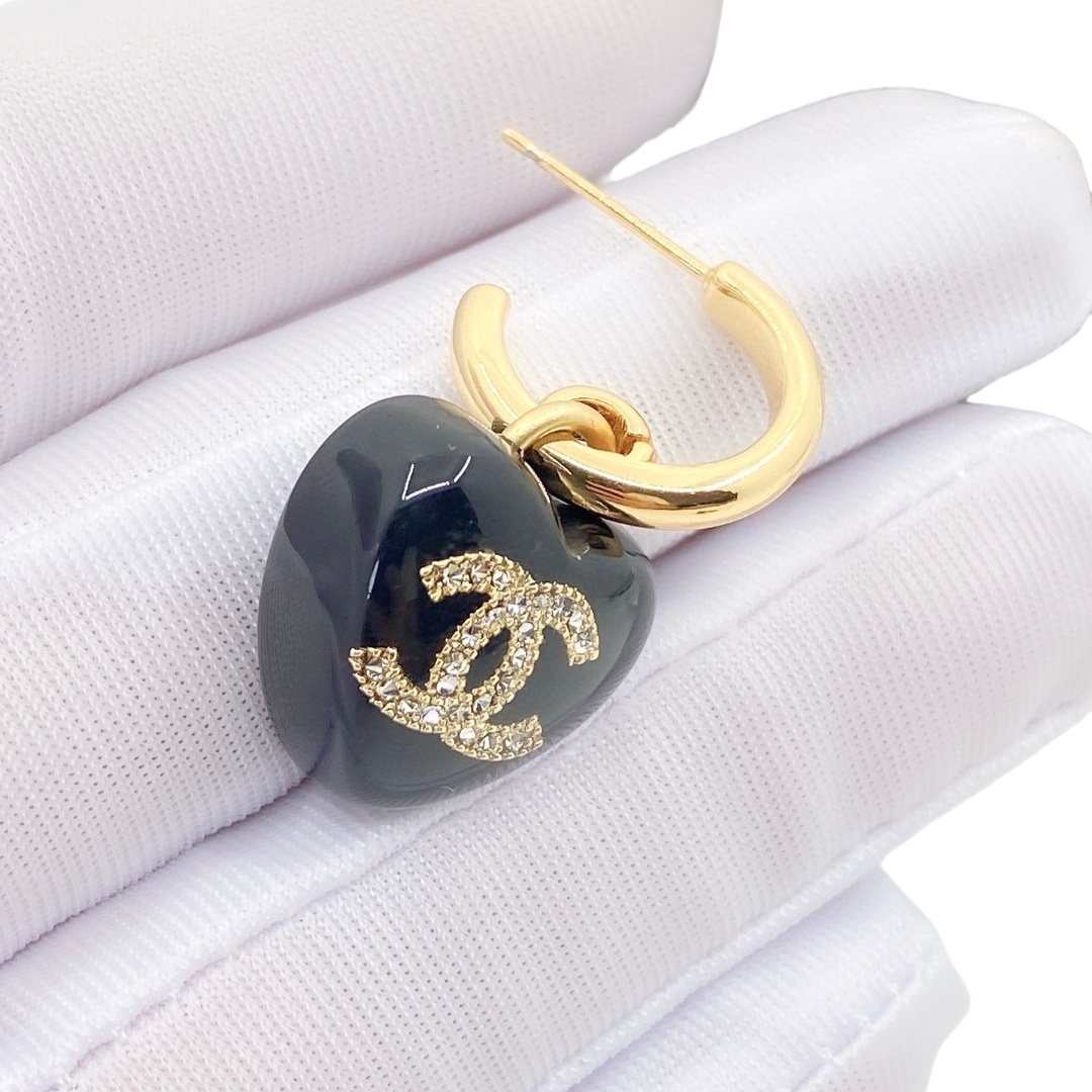 CCE100 Black heart CC hook earring - ccjewelryacc