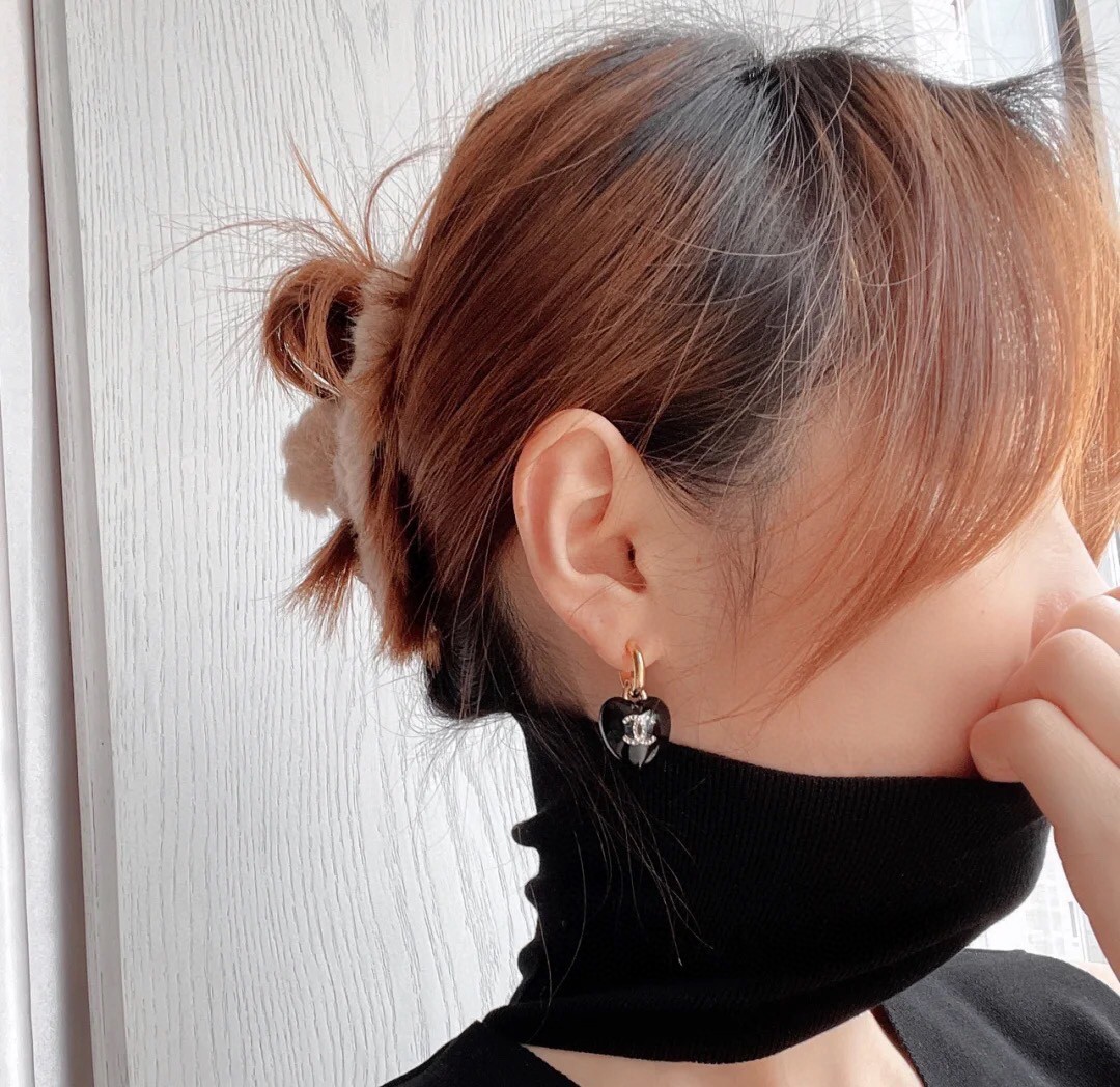 CCE100 Black heart CC hook earring - ccjewelryacc