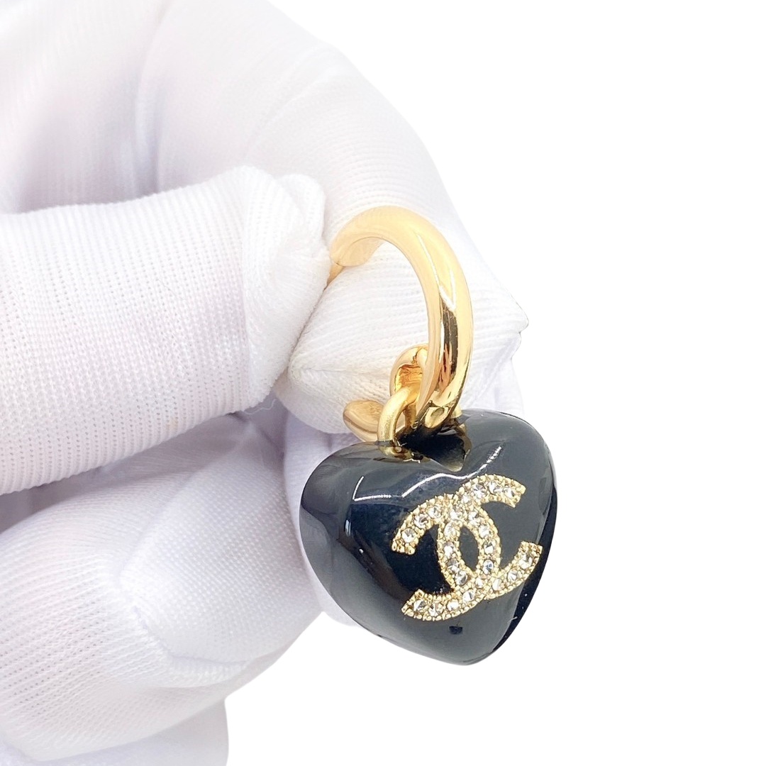 CCE100 Black heart CC hook earring - ccjewelryacc