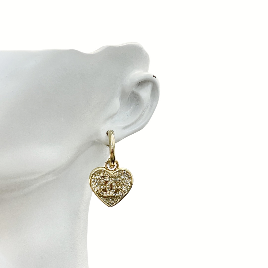 CCE626 23p Full gradient crystal CC heart earring - ccjewelryacc