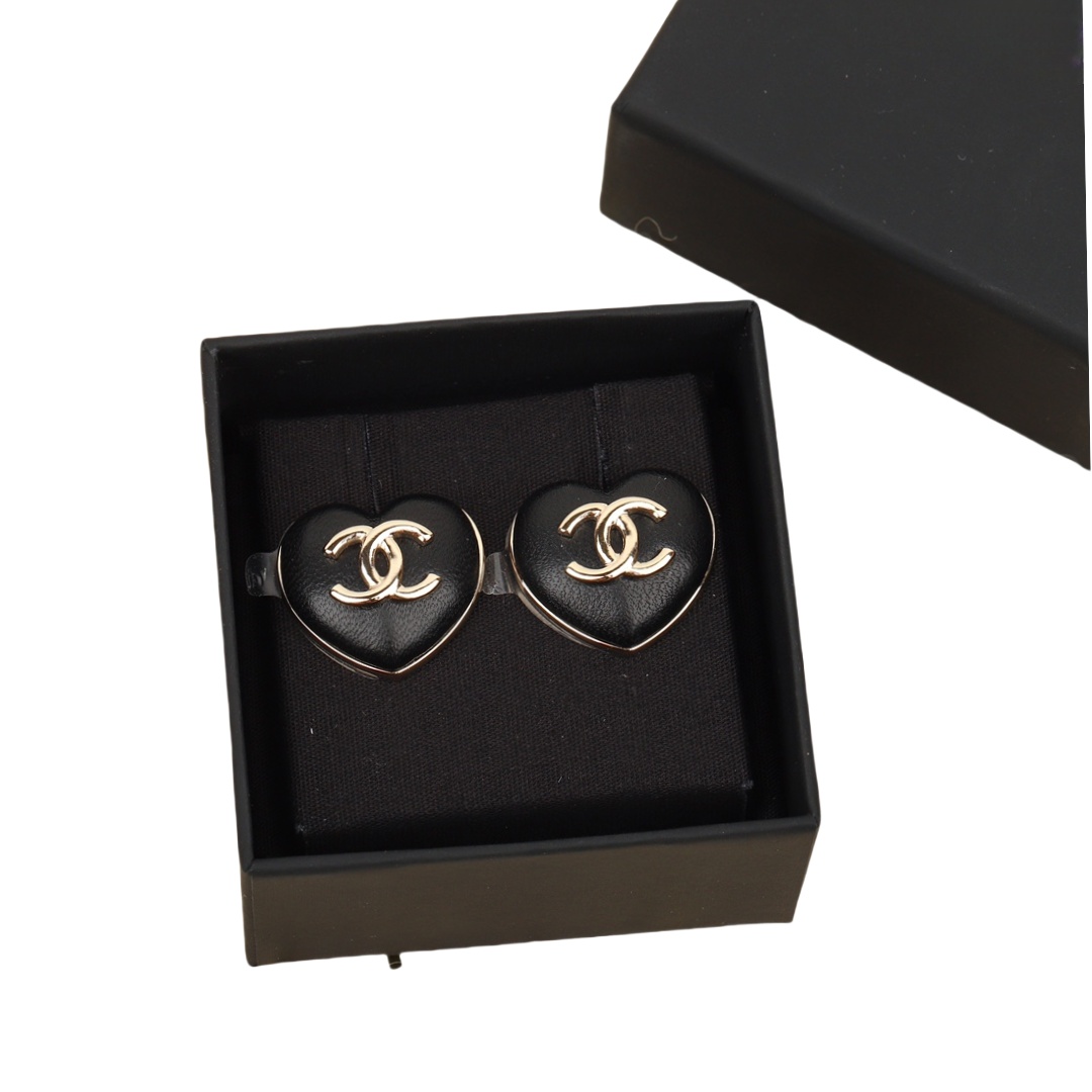 CCE481  Heart sheepskin CC stud earring - ccjewelryacc