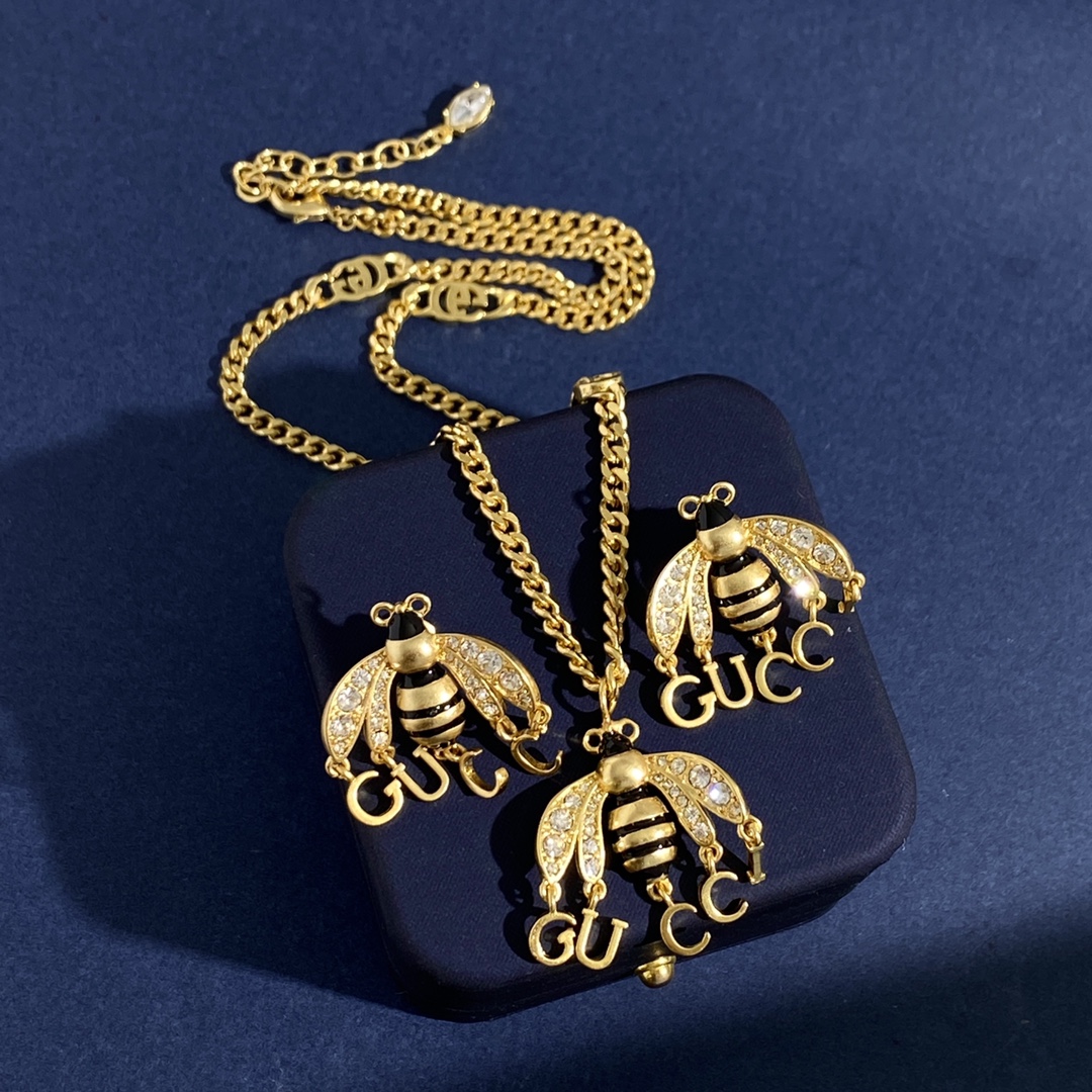 GGE051 GG bumble bee earrings - ccjewelryacc