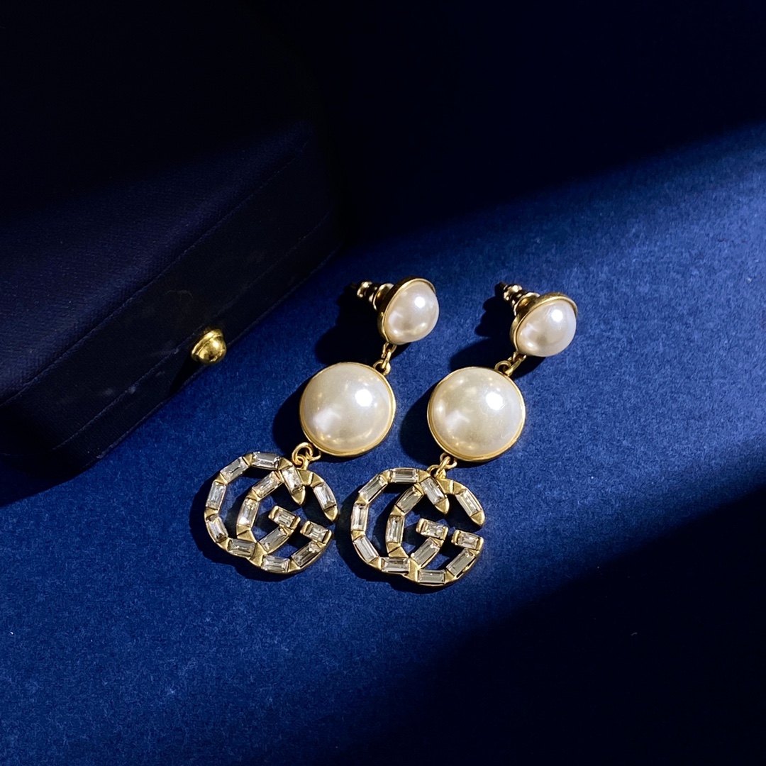 GGE084 Pearl and crystal GG logo drop earring - ccjewelryacc