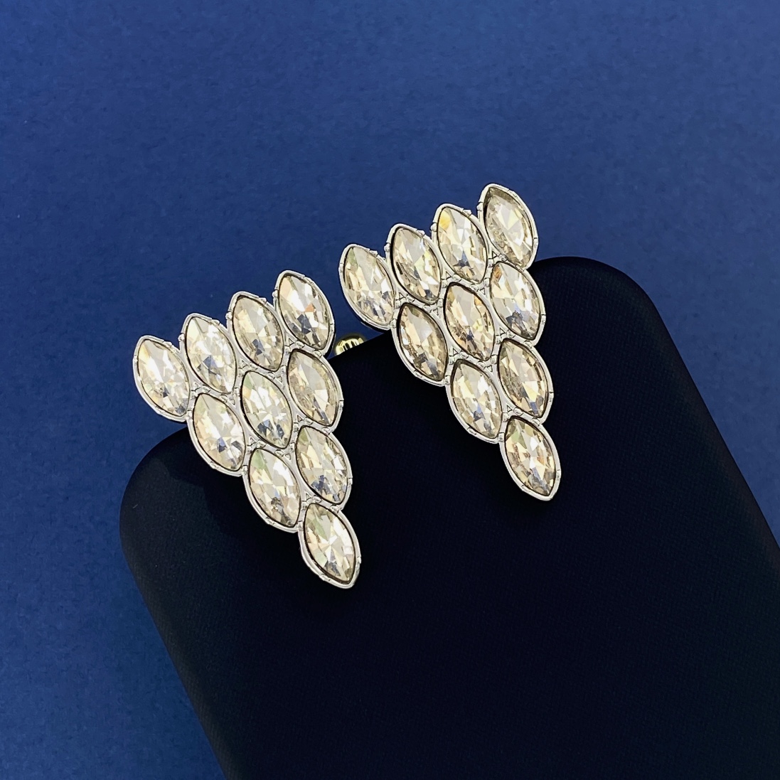 GGE086 GG Zircon rhinestones Inverted triangle stud earring - ccfashionjewelry