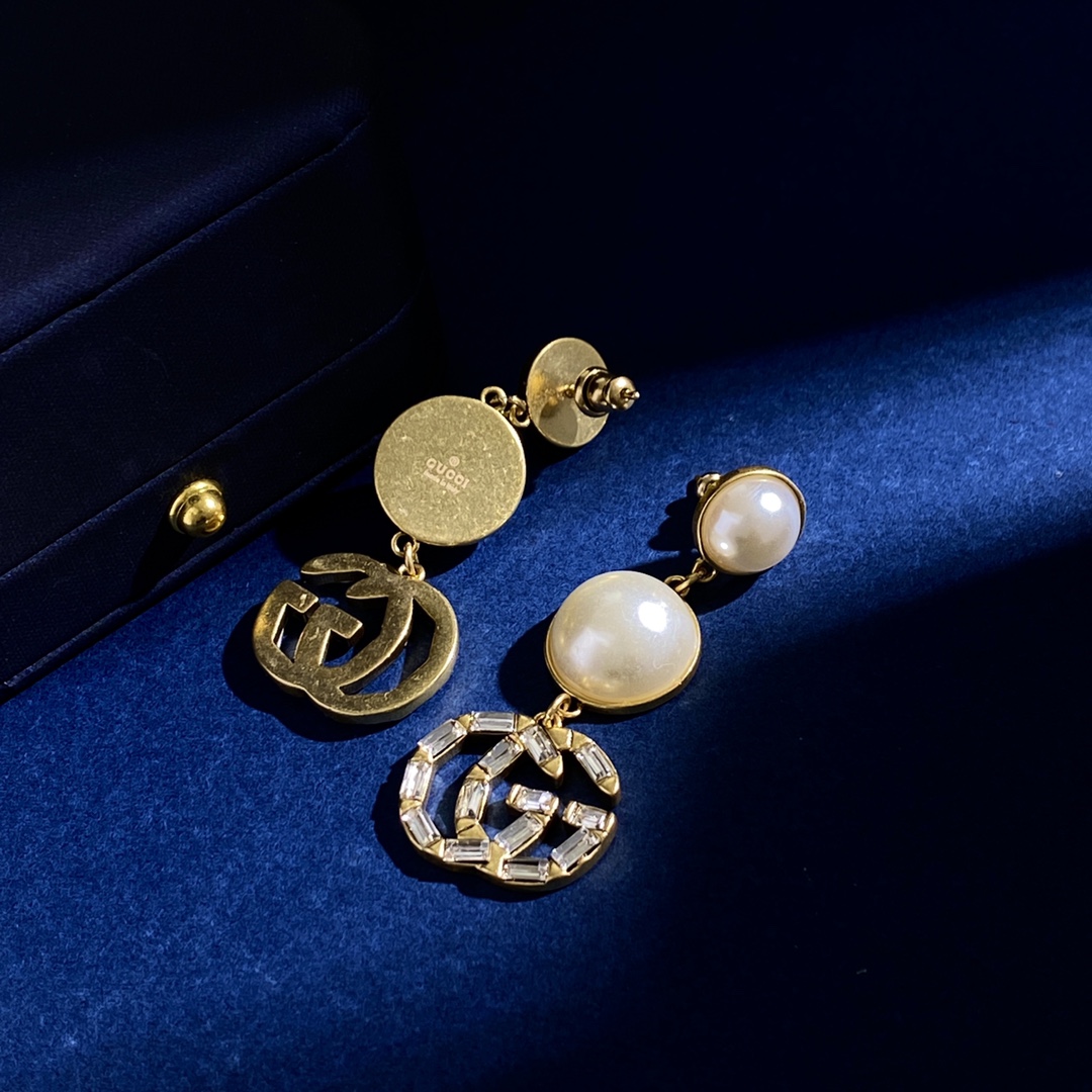 GGE084 Pearl and crystal GG logo drop earring - ccjewelryacc