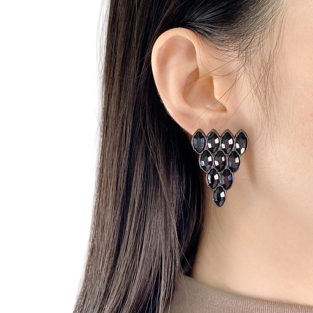 GGE086 GG Zircon rhinestones Inverted triangle stud earring - ccjewelryacc