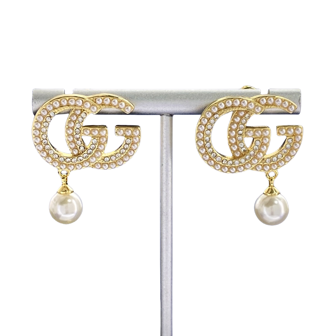 GGE092 Pearl and crystal GG logo with pearl drop earring - ccjewelryacc