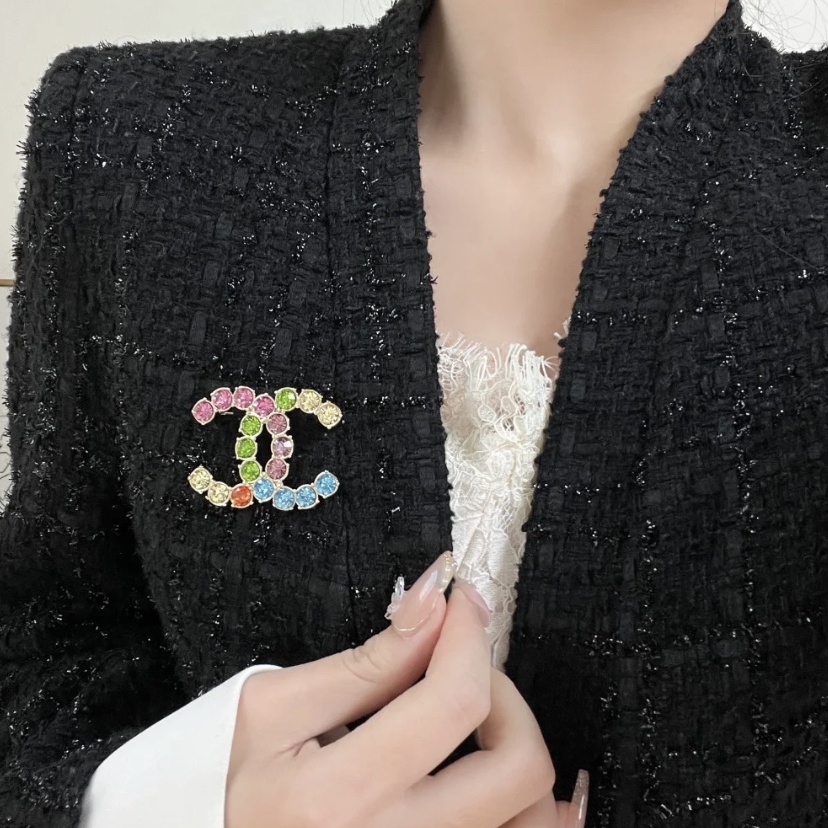 BCB082 Multicolor rhinestone CC logo brooch - ccjewelryacc