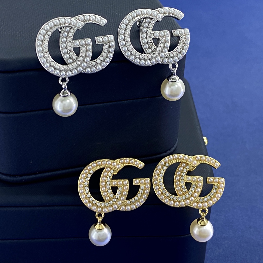 GGE092 Pearl and crystal GG logo with pearl drop earring - ccfashionjewelry