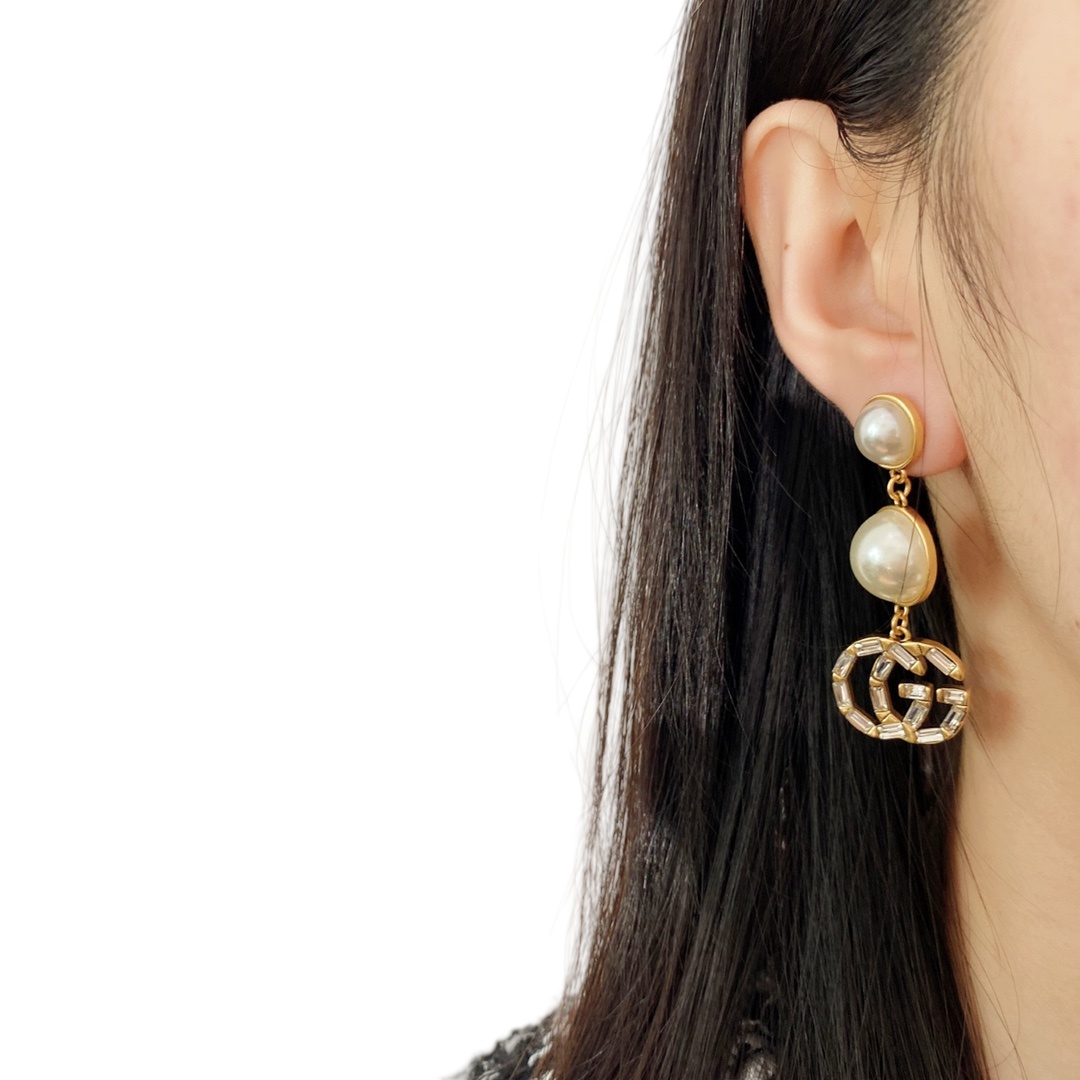 GGE084 Pearl and crystal GG logo drop earring - ccjewelryacc