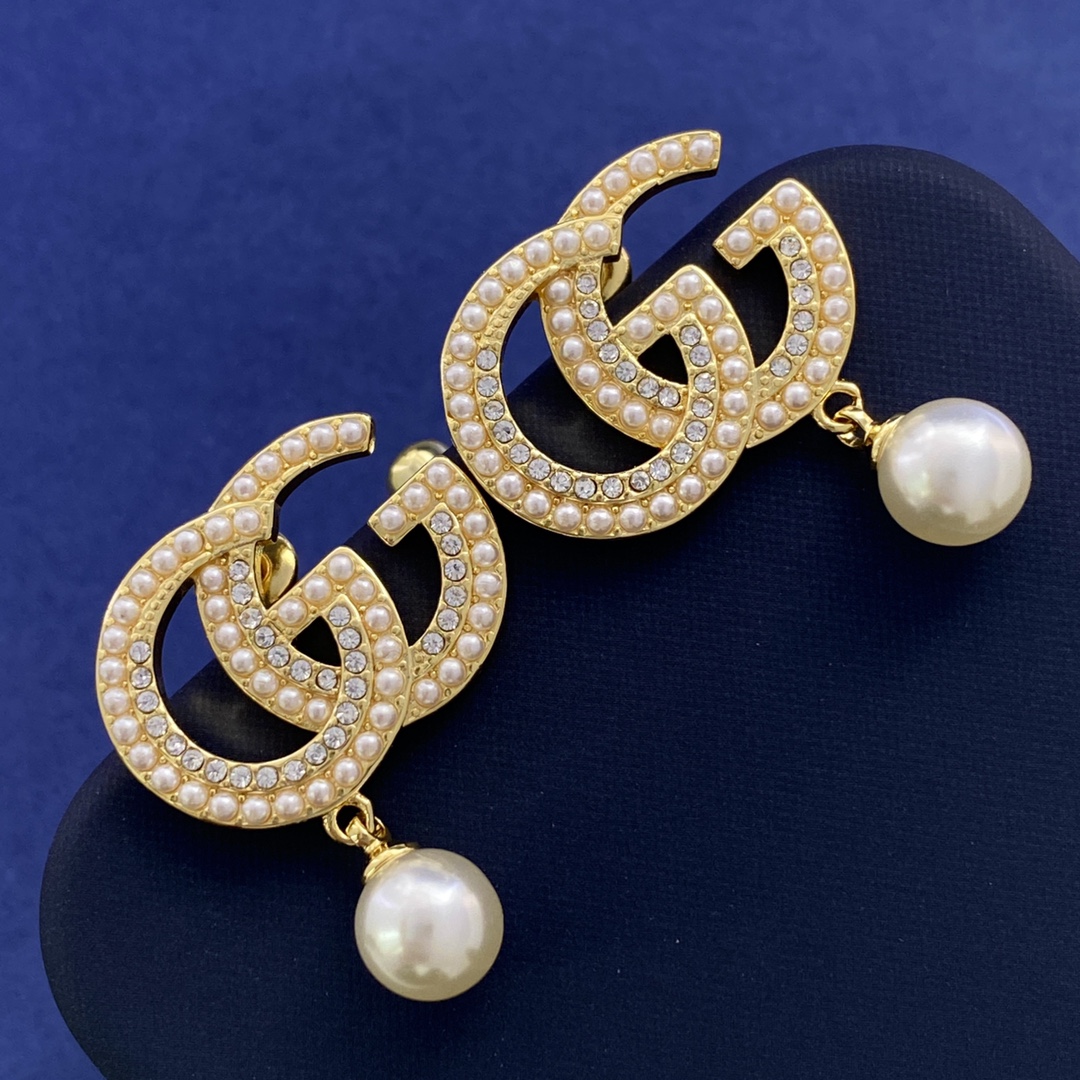 GGE092 Pearl and crystal GG logo with pearl drop earring - ccjewelryacc