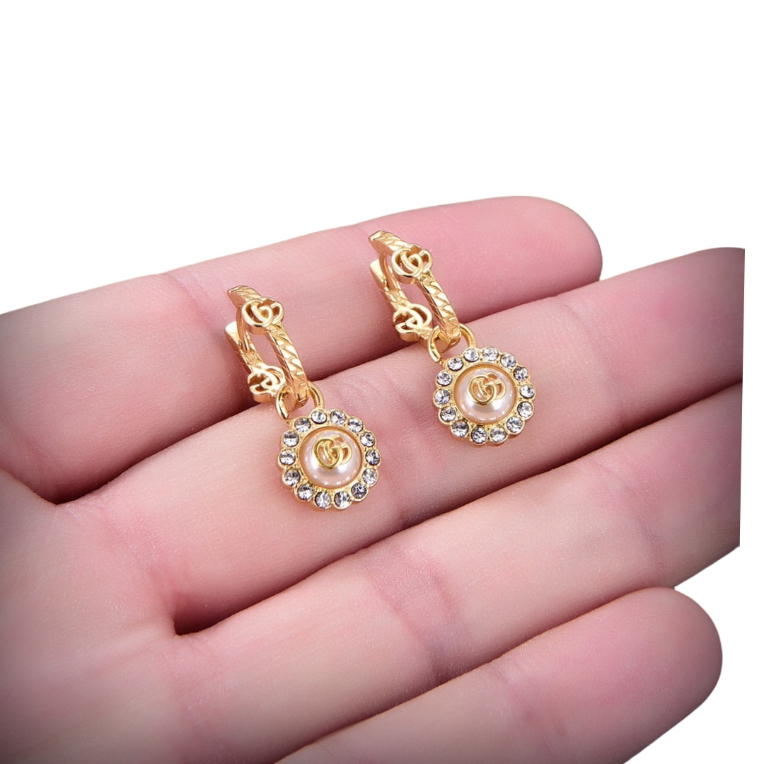 GGE035 GG Logo stud earring in metal and crystal - ccjewelryacc