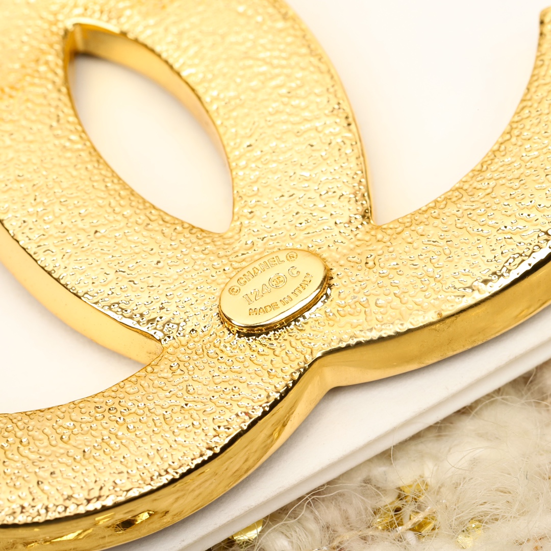 BCB083 Sparkling Stars CC Logo brooch Pin - ccjewelryacc