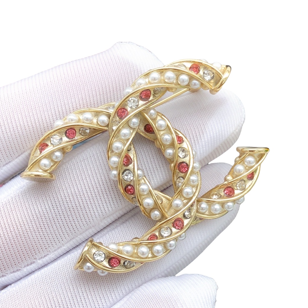 BCB230 Twist CC logo brooch pin in metal and crystal pearls - ccfashionjewelry