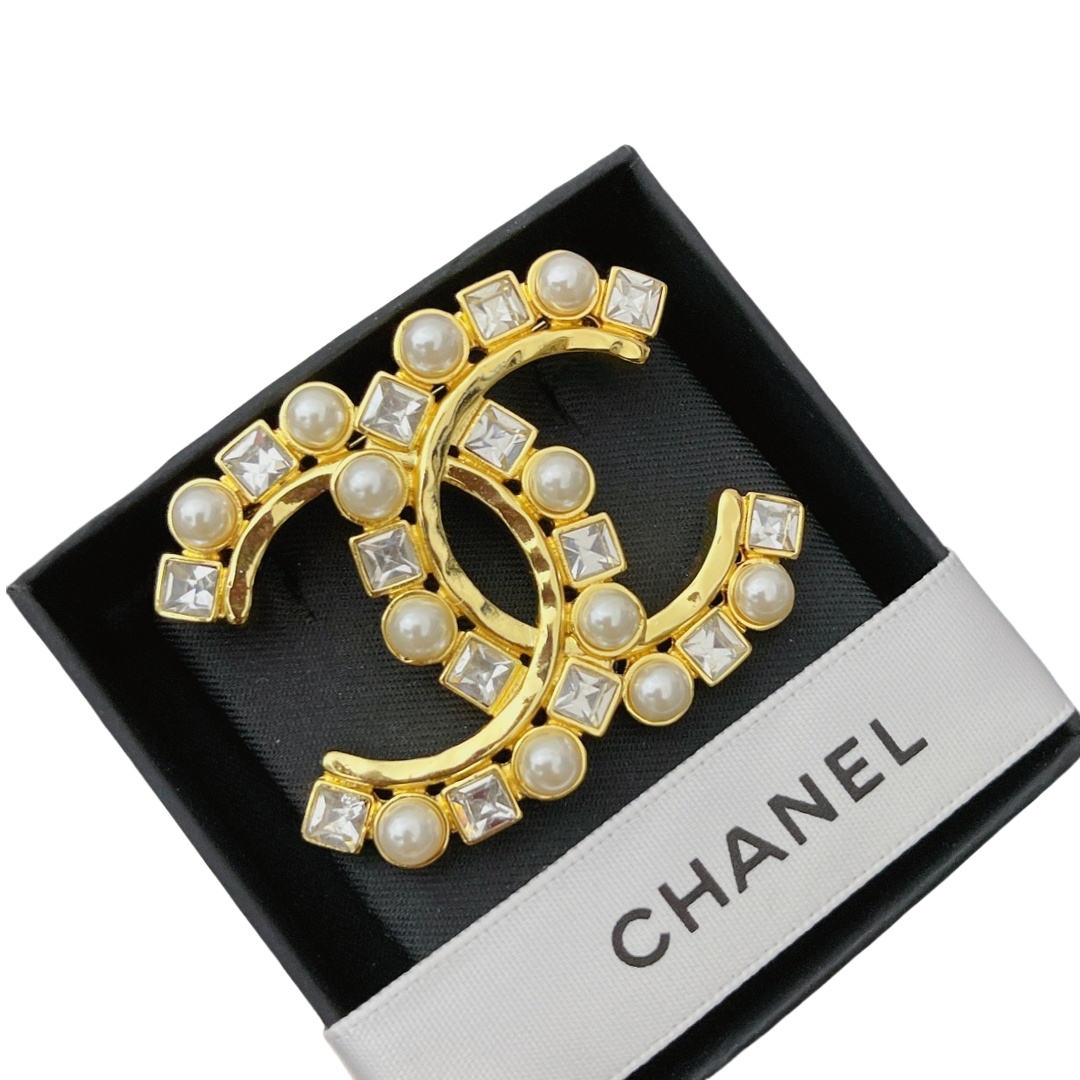 BCB101 Pearls and rhinestone CC logo brooch Pin - ccjewelryacc