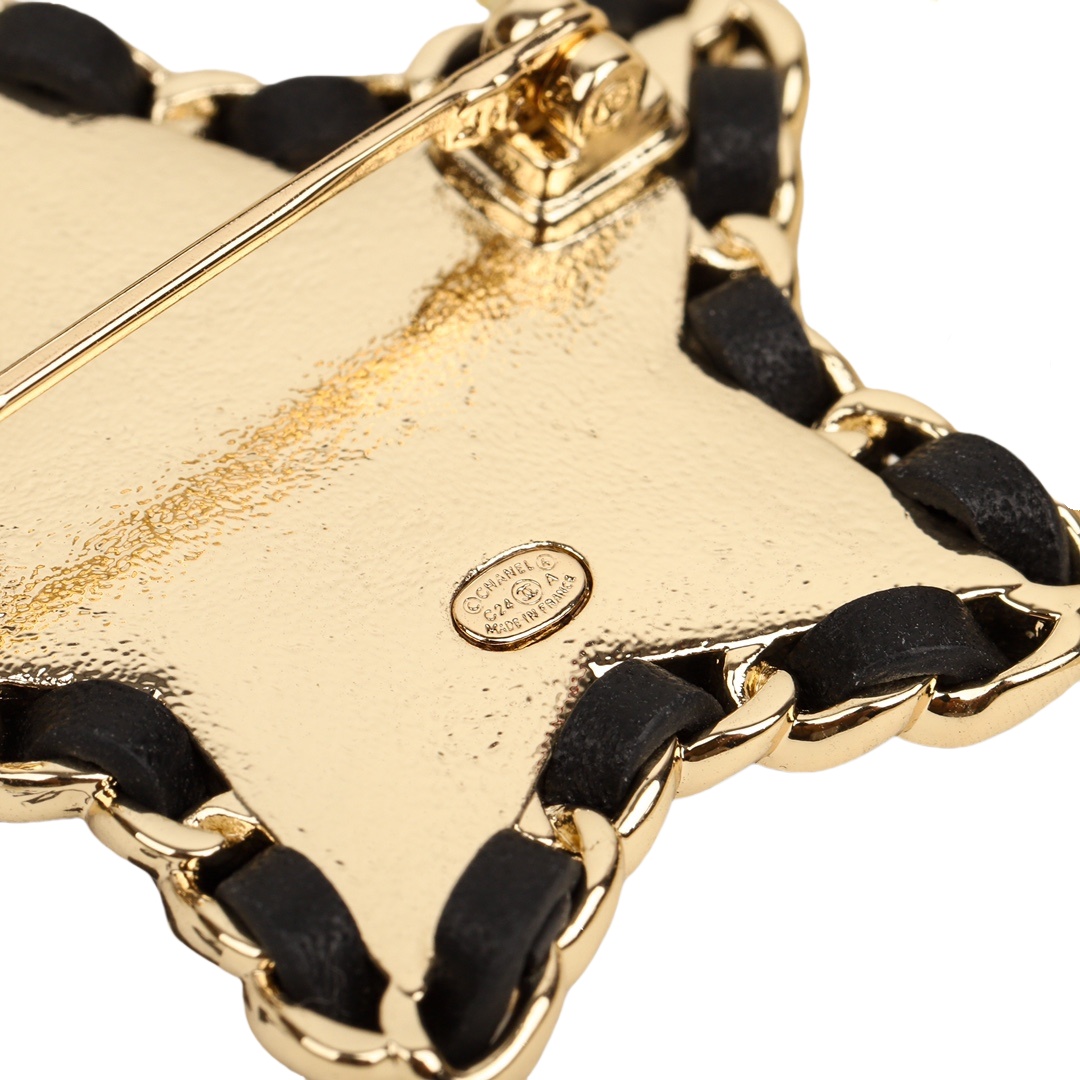 BCB401 Metal leater Blue star with cc logo brooch pin - ccjewelryacc