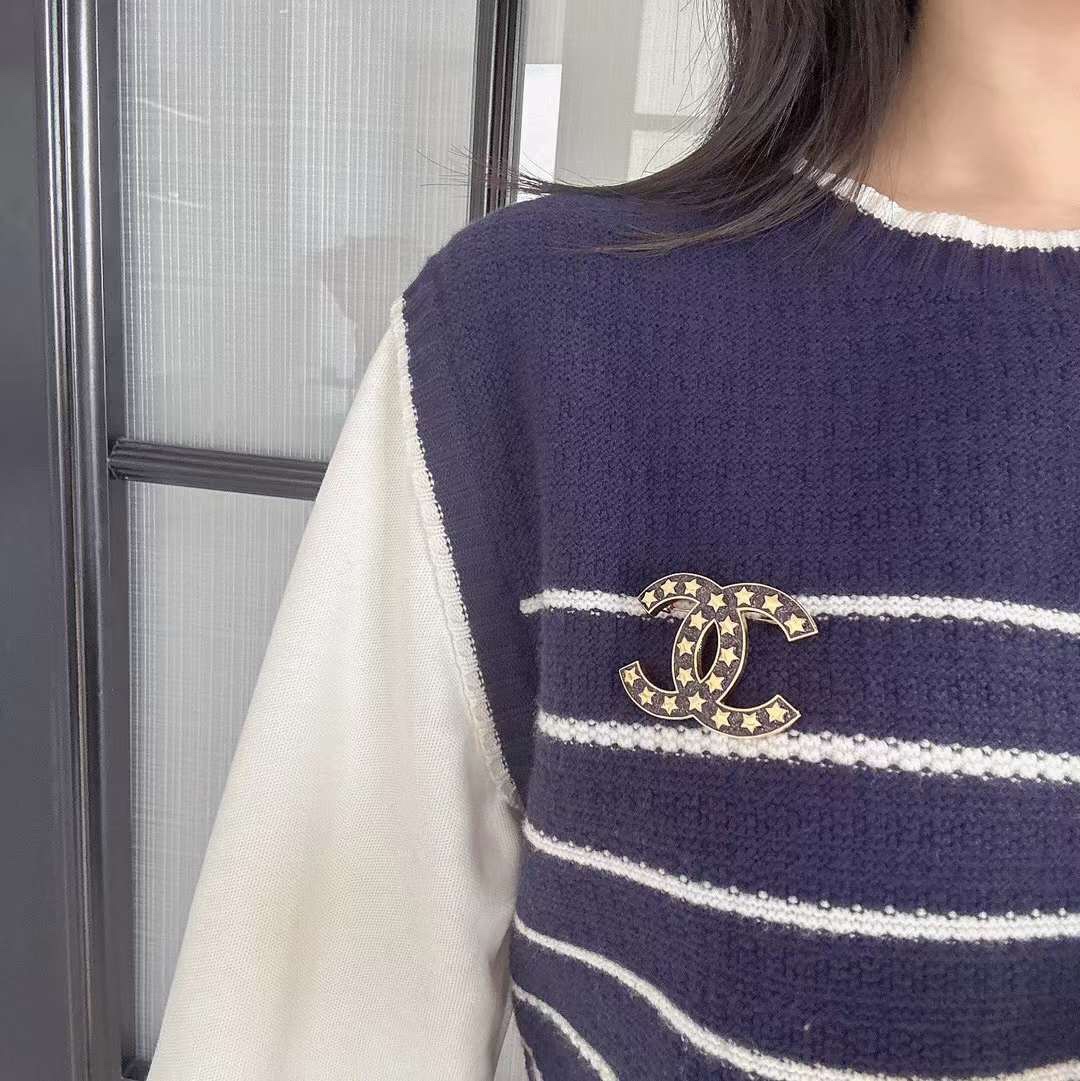 BCB083 Sparkling Stars CC Logo brooch Pin - ccjewelryacc