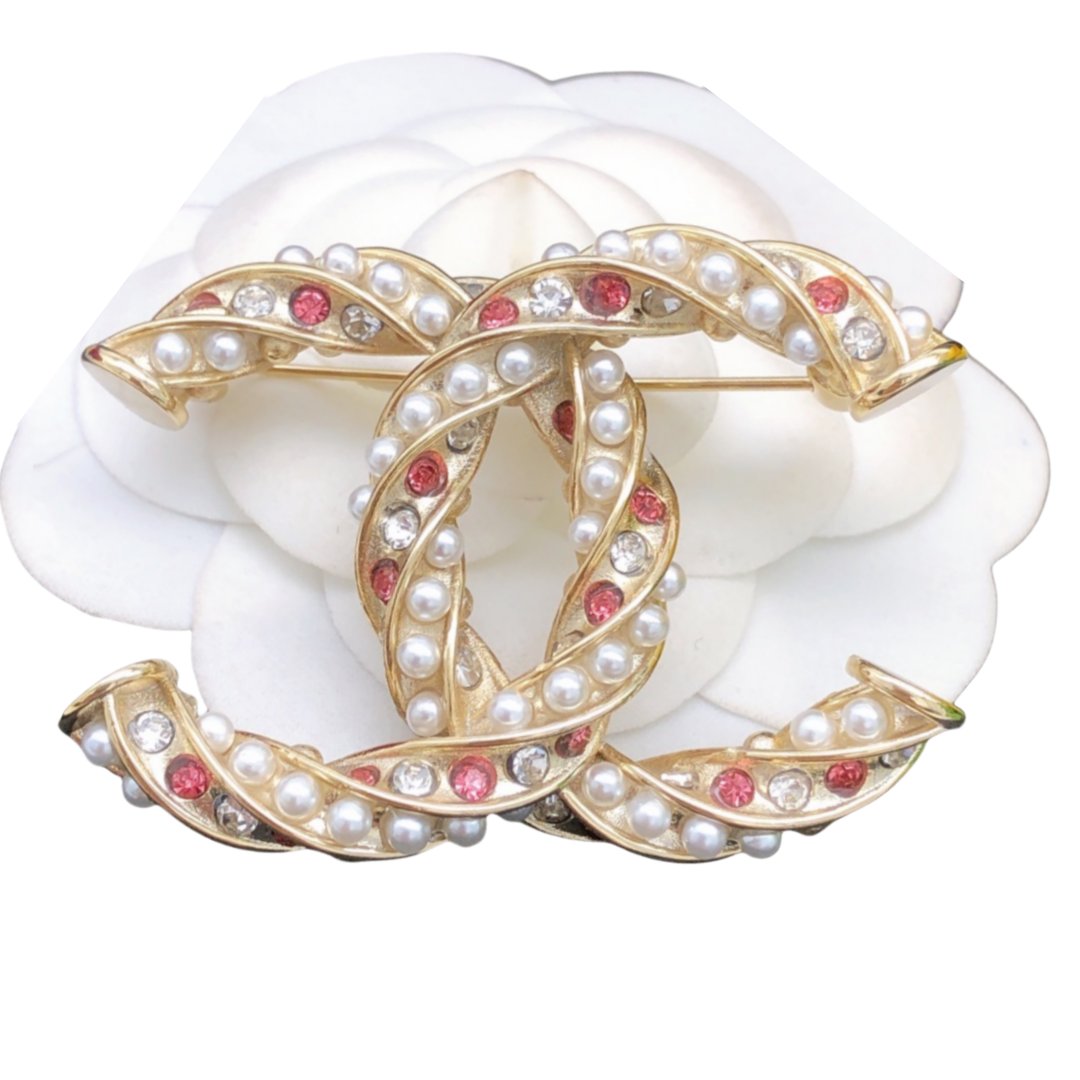 BCB230 Twist CC logo brooch pin in metal and crystal pearls - ccjewelryacc