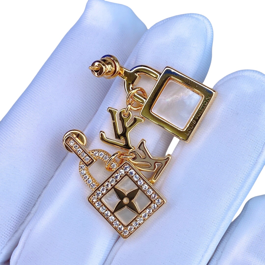 LVE020 Viutton crystal and mother of pearl lock earrings - ccjewelryacc