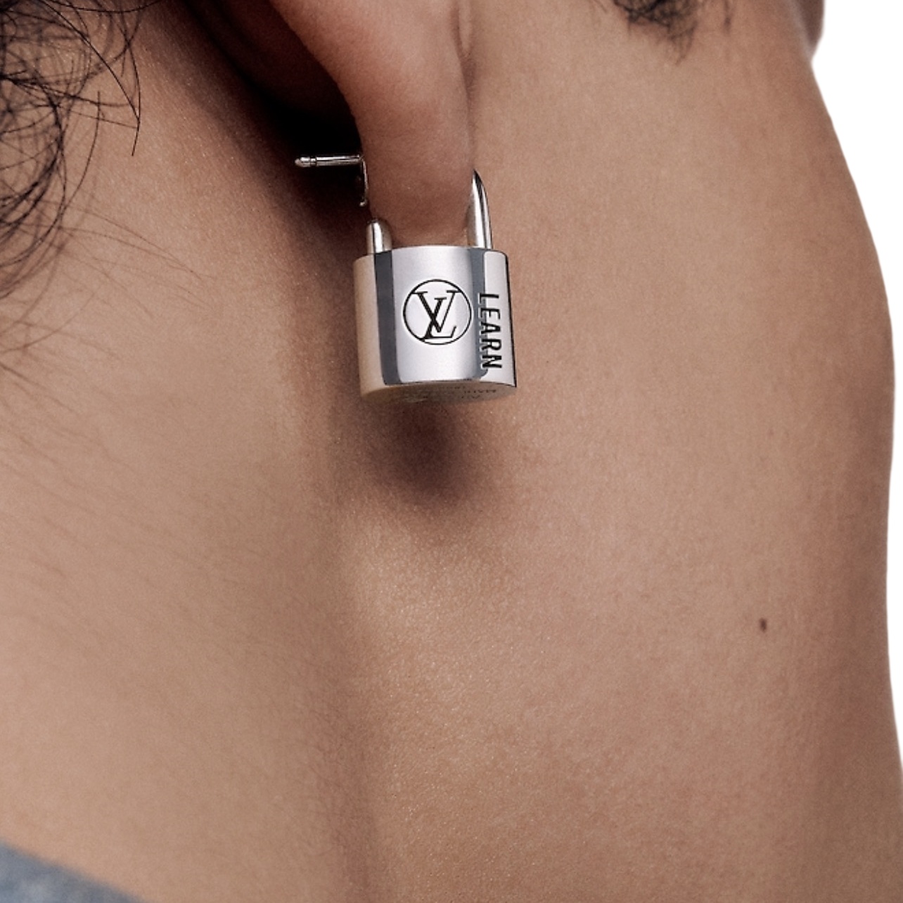 LVE087 Metal L&V Lockit earring - ccjewelryacc