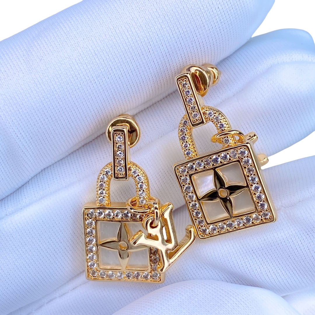 LVE020 Viutton crystal and mother of pearl lock earrings - ccjewelryacc