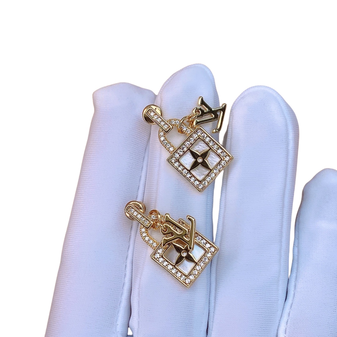 LVE020 Viutton crystal and mother of pearl lock earrings - ccjewelryacc